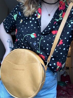 Portland Leather Large Circle Crossbody purse (Sunflower)